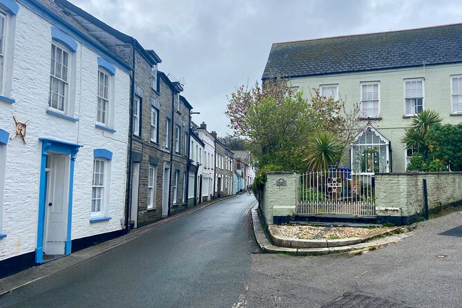 The Ghost Walk Padstow - Tour of Cornwall’s Myths and Legends - Stop 1, Padstow Harbour: merchants, coaching inns, and spooky shopfronts