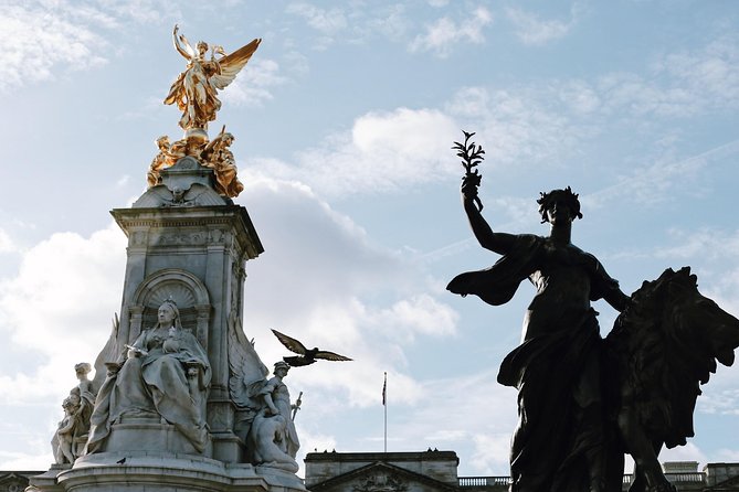 The History of London City Center Exclusive Guided Walking Tour - Practical tips for comfort and timing in central London