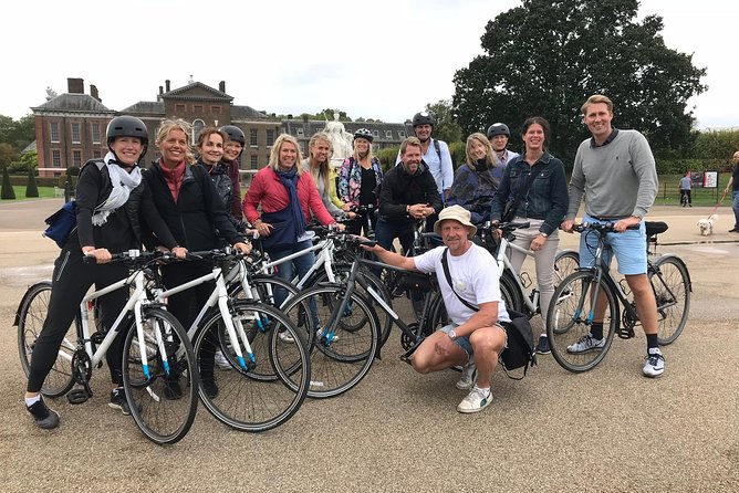 The London Landmarks, 3.5 hour Afternoon tour - St. James’s Palace, St. James’s Park, and the Duke of Wellington