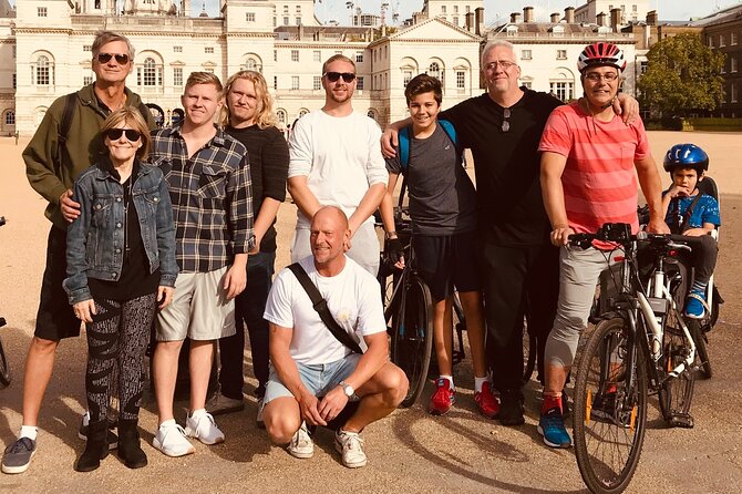 The London Landmarks. 3.5 hour Morning tour - Duke of Wellington, Buckingham Palace watching, and the London Eye finish: icons with a practical ending