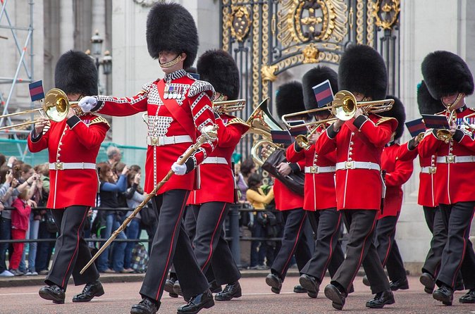 The Original Royal Changing of the Guard Experience - Photo moments and the royal-view strategy