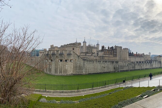 The Tower of London - Small Group Tour with a Local Expert - Tower of London in 2 to 3 hours: what this tour does well