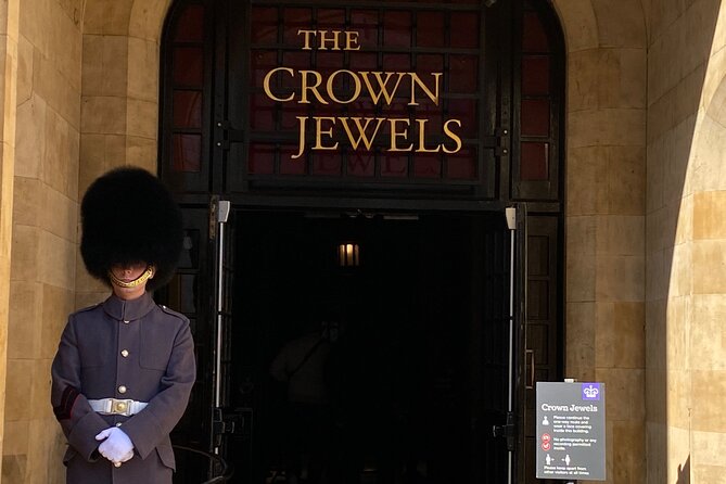 The Tower of London - Small Group Tour with a Local Expert - Crown Jewels and Royal Armouries: the highlight you should prepare for