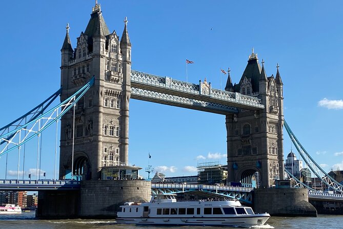 The Tower of London - Small Group Tour with a Local Expert - Beefeaters access: meeting the people behind the legend