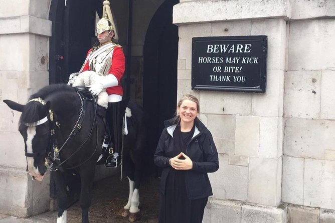 The Ultimate 6-hour Private Tour of London in an Iconic Black Cab - Trafalgar Square, the Monument, and the Thames edge