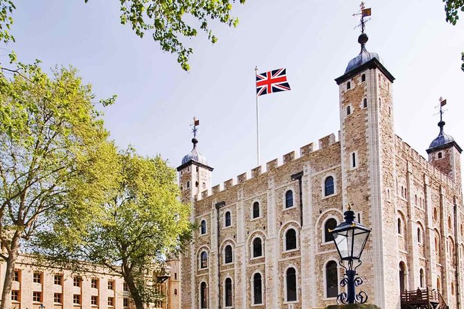 Tower of London & 30+ London Sights Walking Tour - Horse Guards Parade and Whitehall, where photos meet politics