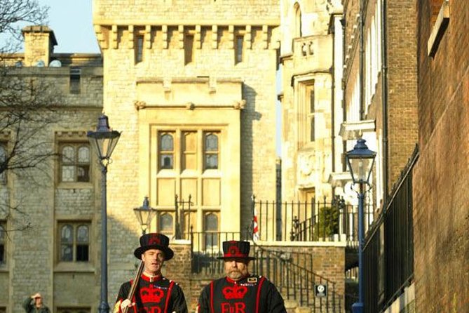 Tower of London and Crown Jewels Exhibition Ticket - Crown Jewels exhibition: the regalia and the Koh-i-Noor effect