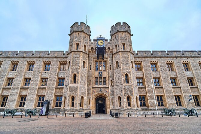 Tower of London & Crown Jewels Tour with Beefeater Meet & Greet - The Crown Jewels experience: how early entry changes everything