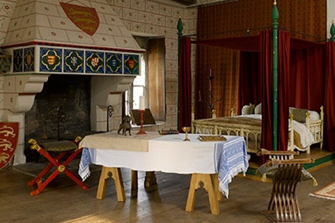 Tower of London Guided Tour with Beefeater Meet & Crown Jewels - Key highlights to look for