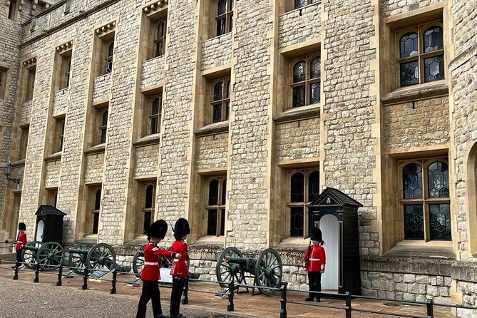 Tower of London Private Tour for Families and Friends - Tower Bridge photo stop at the end: quick, iconic, and useful