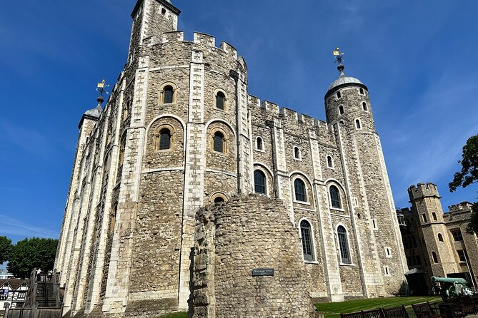 Tower of London Private Tour with Blue Badge Guide - The White Tower and the core stops: how the fortress story comes together