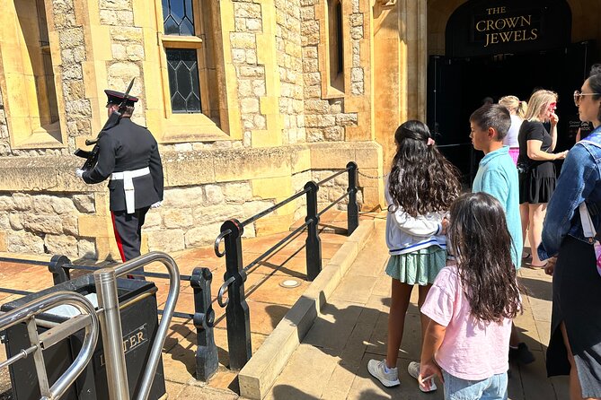 Tower of London Private Tour with Blue Badge Guide - Meeting the Tower Welcome Centre and starting with less friction