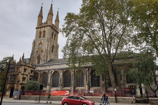 Turmoil, Templars & Oliver Twist London's Squalor and Splendour - Stop 3: Royal Courts of Justice, where legal London looks official