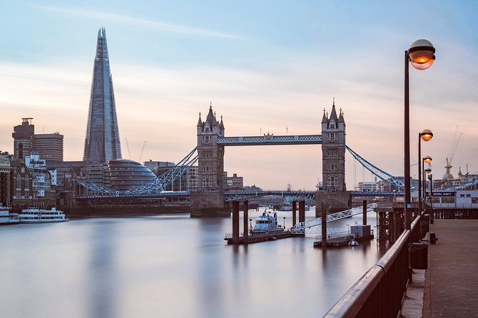 Ultimate introduction to photography in Central London - South Bank skate park: storytelling and creativity as light changes