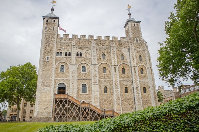 VIP Tower of London and Crown Jewels Tour with Private Beefeater Meet & Greet - VIP Morning Entry and the Real Reason to Book