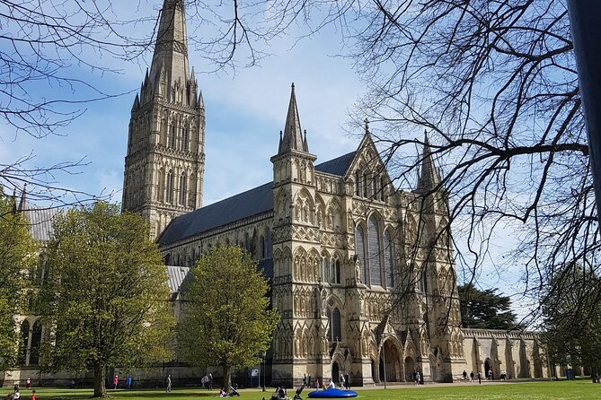 Visit Stonehenge and Salisbury from Southampton - Pickup, WhatsApp Updates, and a Vehicle That Makes Travel Easier