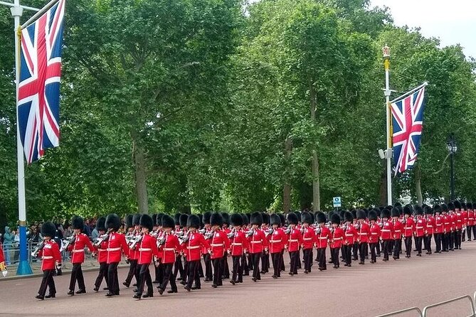 Visit Westminster Abbey & Churchill War Rooms & Westminster Tour - Meeting at the Ritz: starting point and how to get your bearings fast