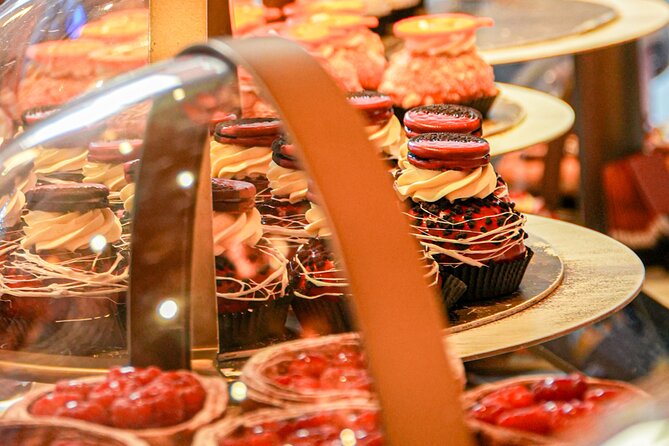 West End Donut Adventure Sweets and Sights in London - Trafalgar Square finish: turning snacks into a landmark moment