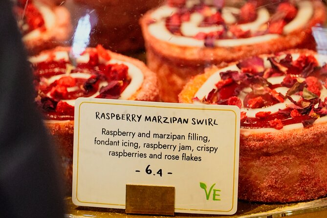 West End Donut Adventure Sweets and Sights in London - Guides like Andy and Oscar, and why their style matters