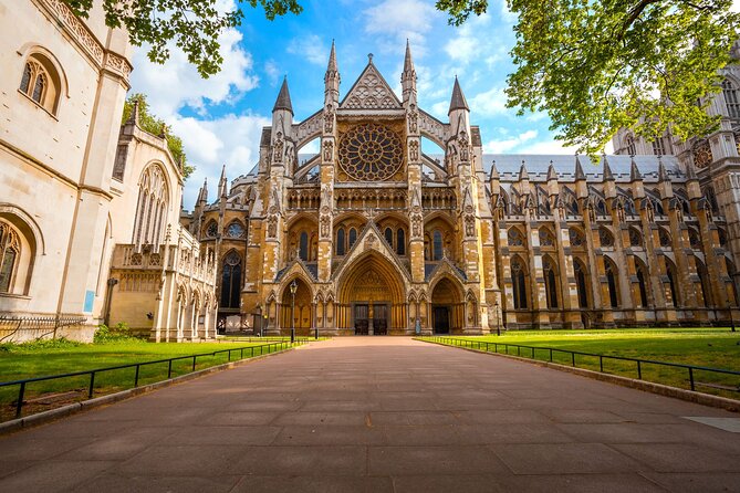 Westminster Abbey Tour with Guard Change & Big Ben - Changing of the Guard: close views plus a reality check on schedules