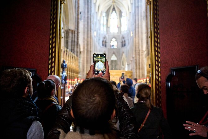 Westminster Abbey Tour with Guard Change & Big Ben - Blue Badge guidance: why the guide matters in a crowd