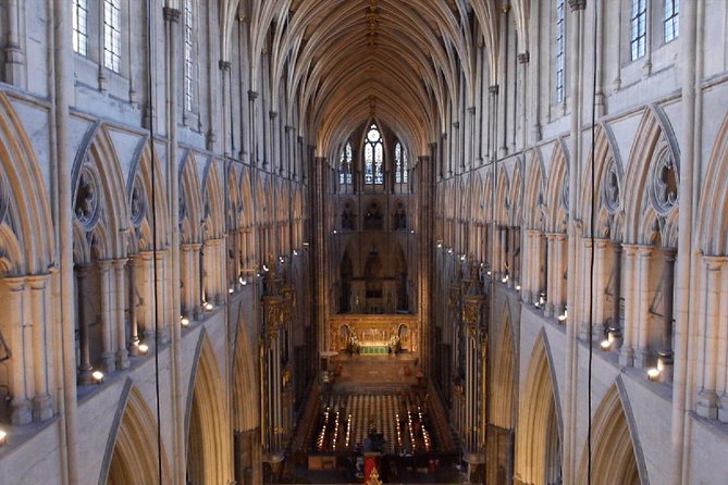 Westminster Guided Walking Tour with Abbey Entry - Trafalgar Square, Nelson’s Column, and quick wins for photos