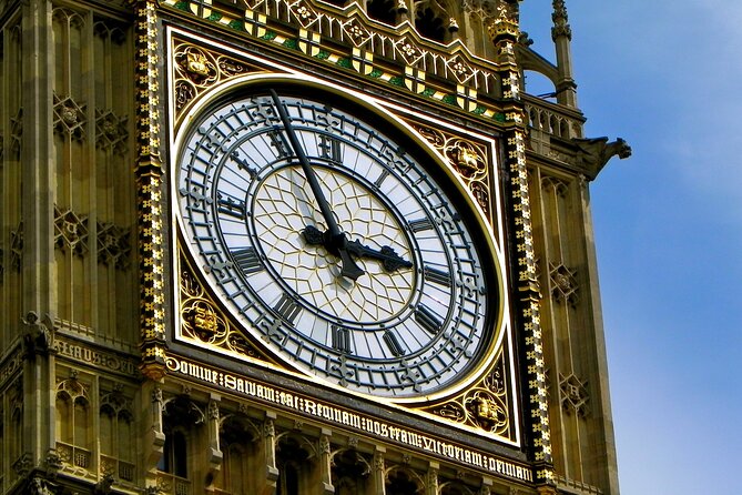 Westminster Small Group Guided Tour with Changing of the Guard - Churchill War Rooms and 10 Downing Street: history with sharp edges