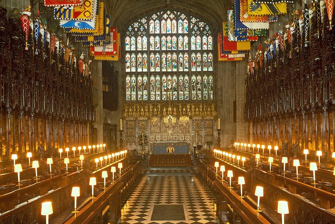 Windsor Castle Admission Ticket - Where breaks fit in: photos outside, food rules inside, and town time