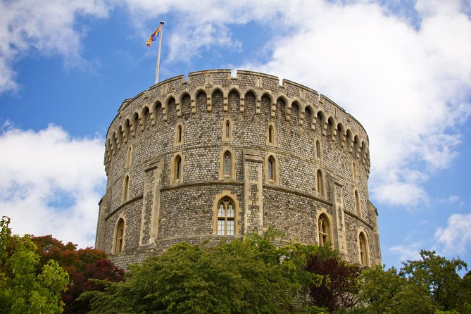 Windsor Castle Tour from London with Transportation & Audio Guide - What to expect from the castle itself: working palace closures and seasonal rooms