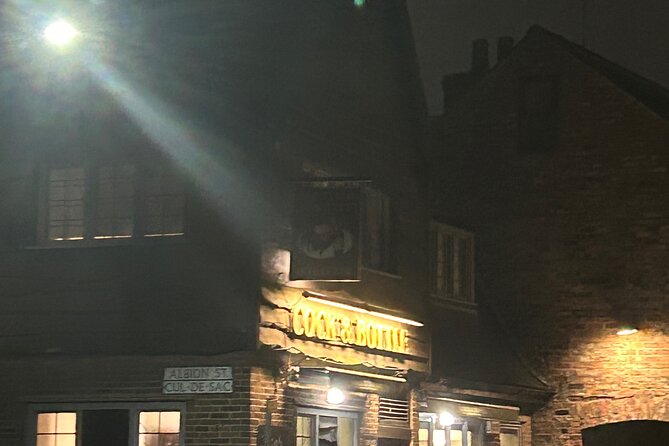 York's Forbidden Chronicles- Terrors from the dark side. - Snickleways and streets: witchcraft legends with a sense of place